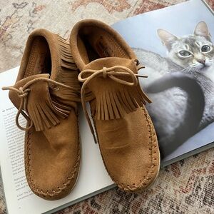 Minnetonka slip on moccasin shoes
